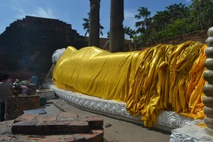 reclining buddha in ayuthaya